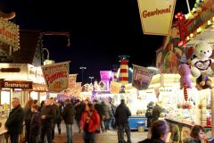 marktgeschehen_abend-scaled